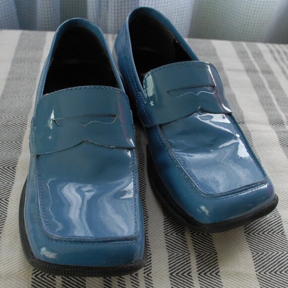 Steve Madden loafers. Women's Size US 6. Blue patent leather. - Picture 1 of 7